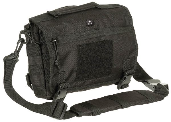 Schulter Tasche Molle Schwarz MFH geschlossen Vorderansicht auf weissem Hintergrund